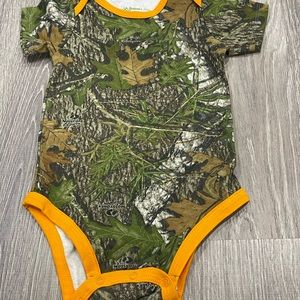 Blossoms & Buds Mossy Oak Camouflage Baby Bodysuit 9-12 months J11